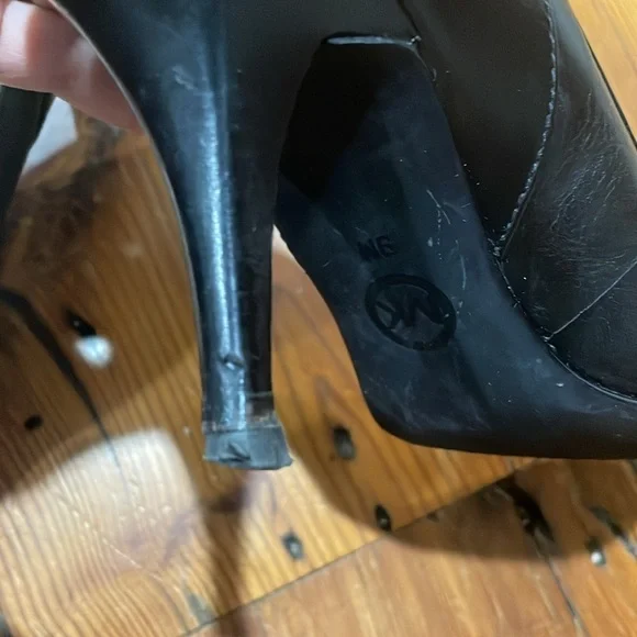 Michael Kors Close Toes Pointed heels with logo - Picture 8 of 9